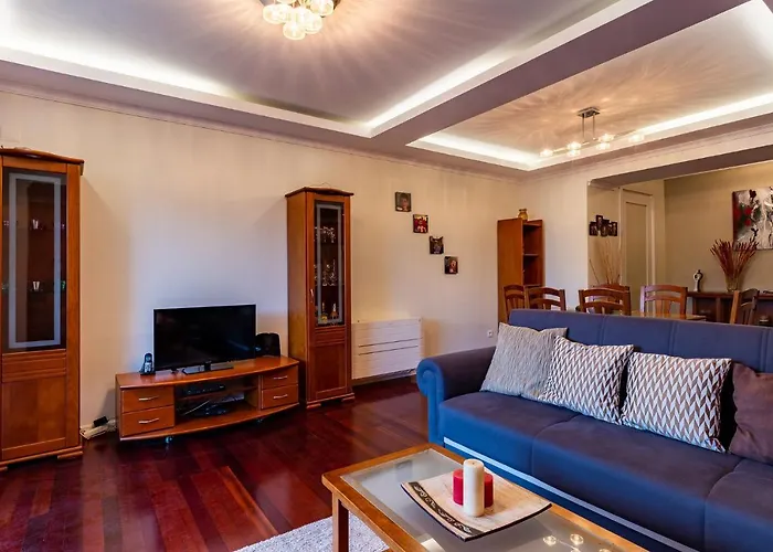 Casa Branca With Garden By Madeira דירה פונשל